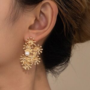 2/$30🌵 Gold Starburst Cluster Faux Pearl Earrings Statement Stud Jewelry NEW